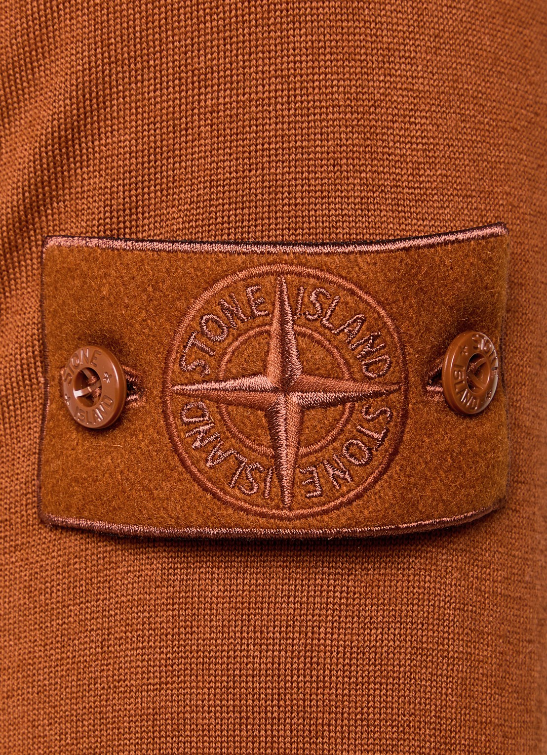Stone Island S00FC fijngebreide trui van scheerwol met logo - detail 3 roodbruin