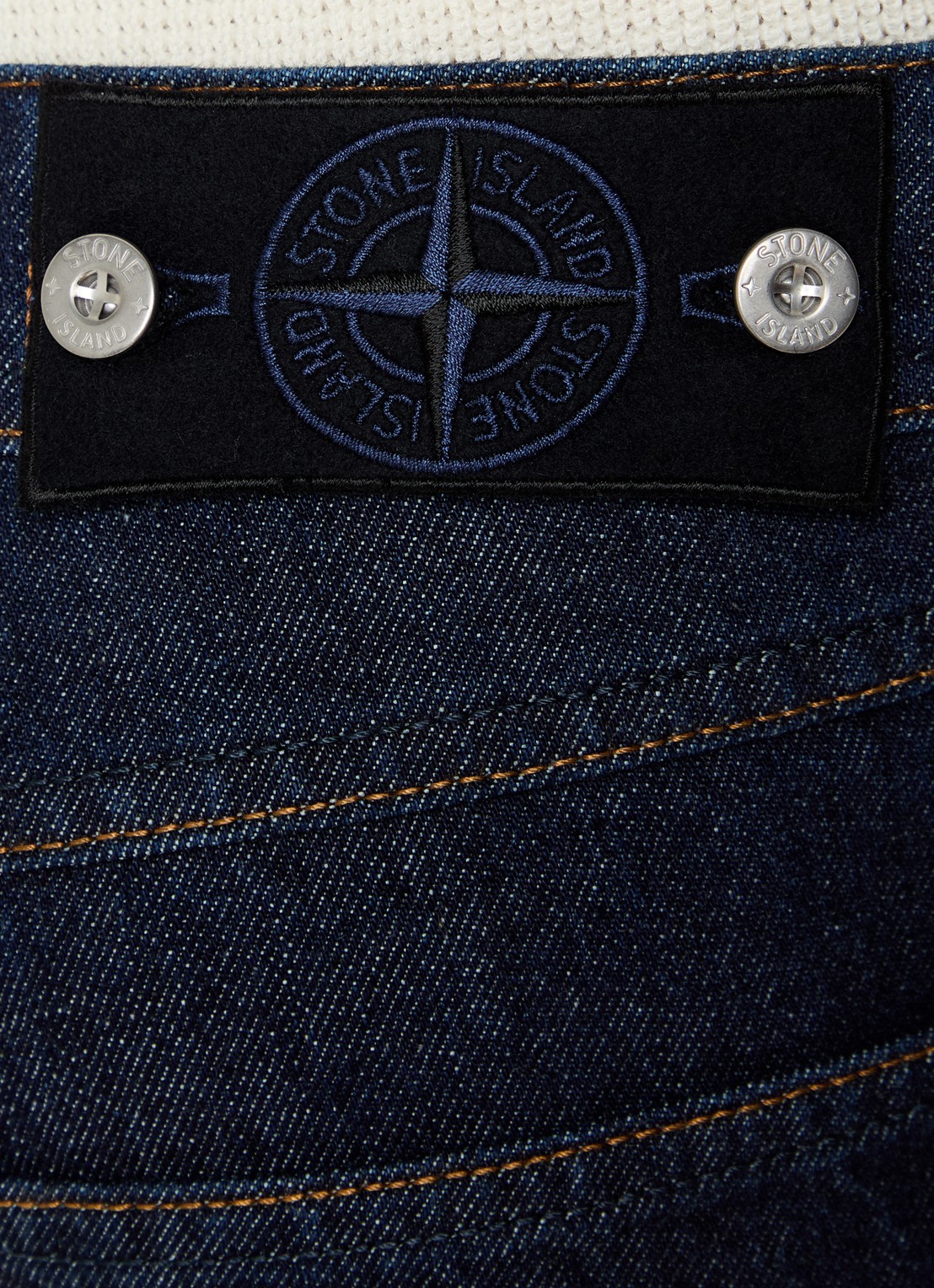 Stone Island S00J7 loose fit jeans met donkere wassing - detail 4 indigo