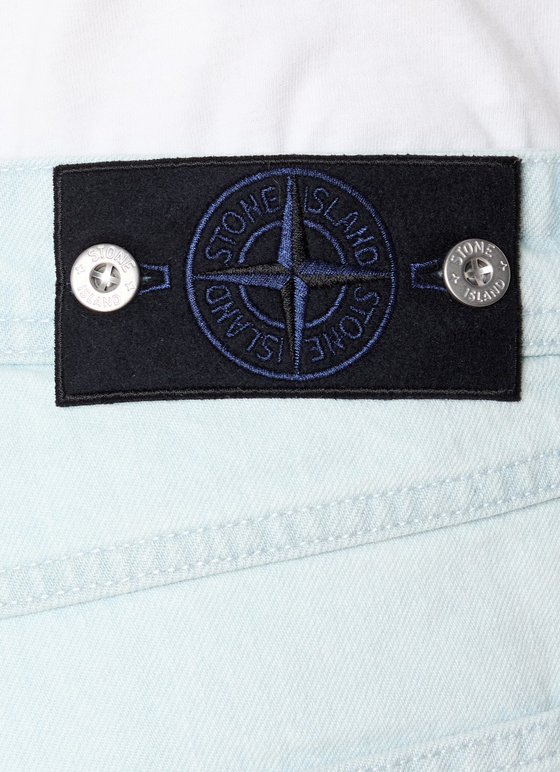 Stone Island S00J9 Loose fit jeans met lichte wassing - detail 6 lichtblauw