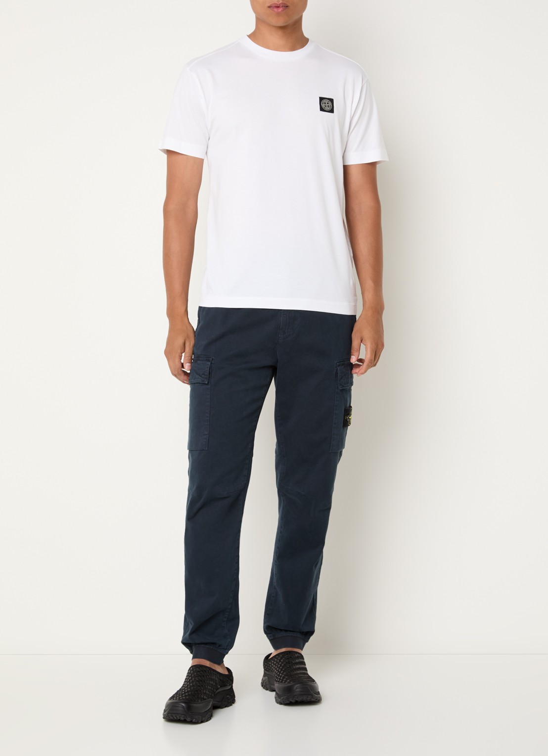 Stone Island S00L1 tapered fit cargobroek met steekzakken en logo - voorkant 6 donkerblauw