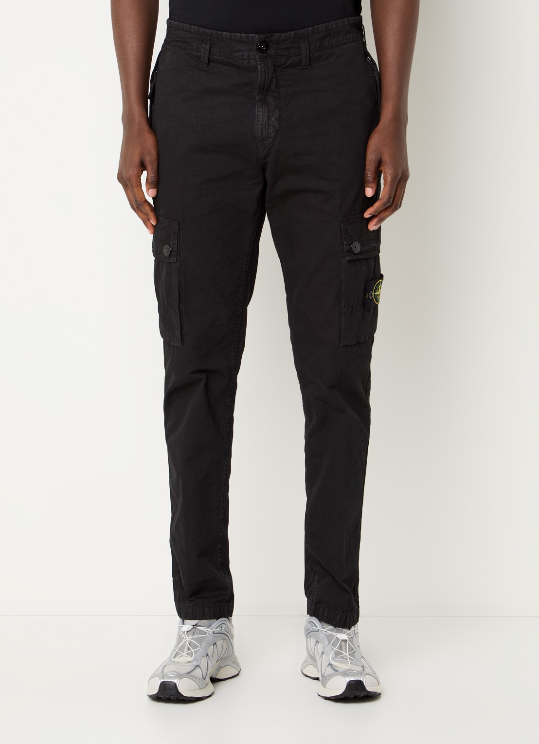 Stone Island S00WA slim fit cargobroek met logo - detail zwart