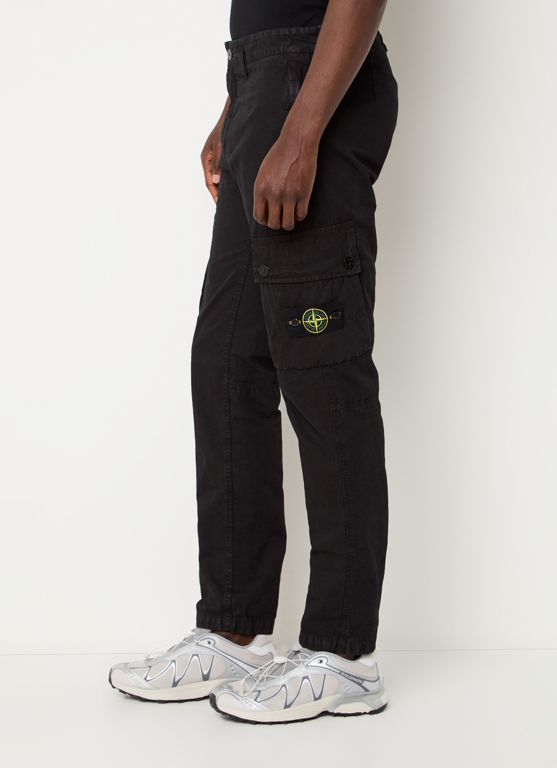 Stone Island S00WA slim fit cargobroek met logo - detail 2 zwart