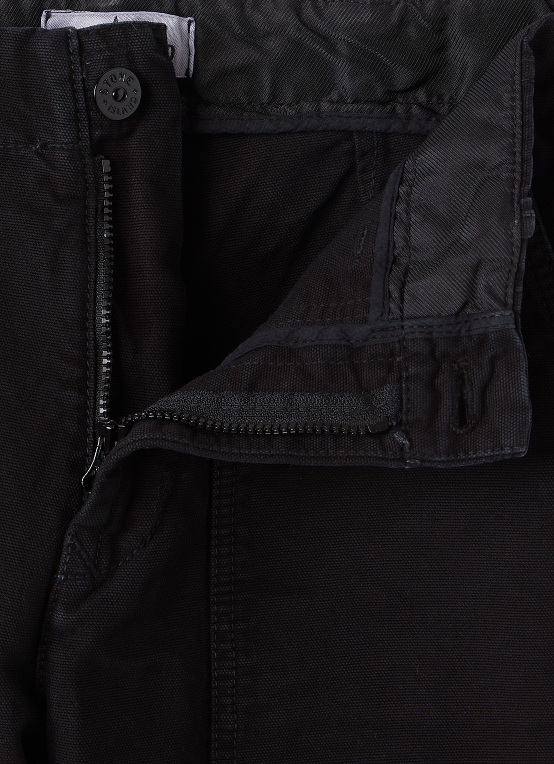 Stone Island S01014 straight fit cargobroek met logo - detail zwart