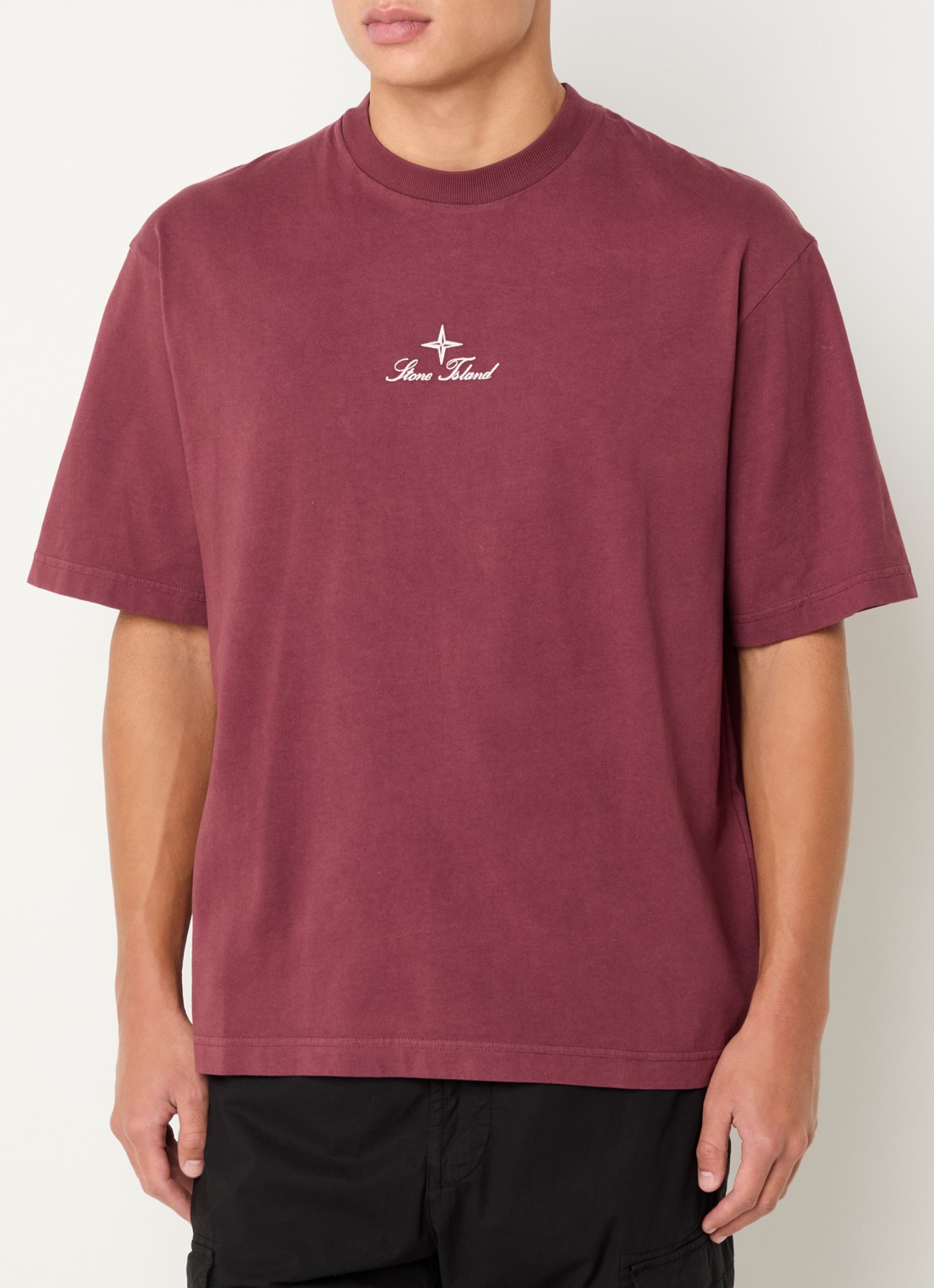 Stone Island S0234 T-shirt met logo- en backprint - achterkant kersenrood