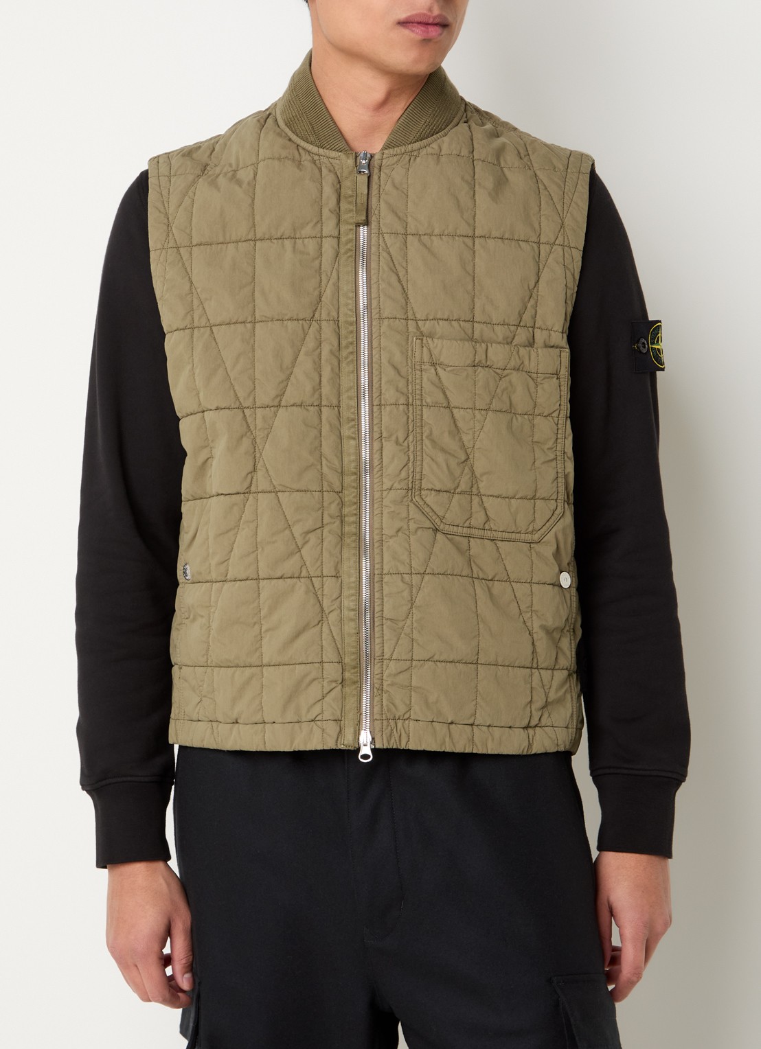 Stone Island S0300 bodywarmer met quilt patroon en steekzakken - detail mosgroen
