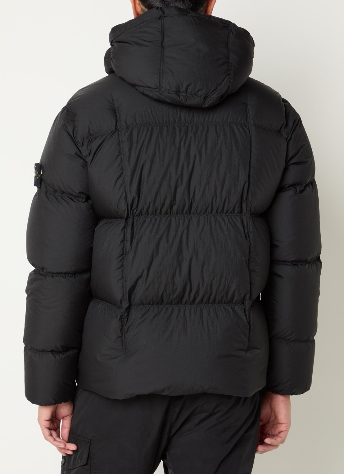 Stone Island S0302 puffer jack met donsvulling en capuchon - achterkant 6 zwart
