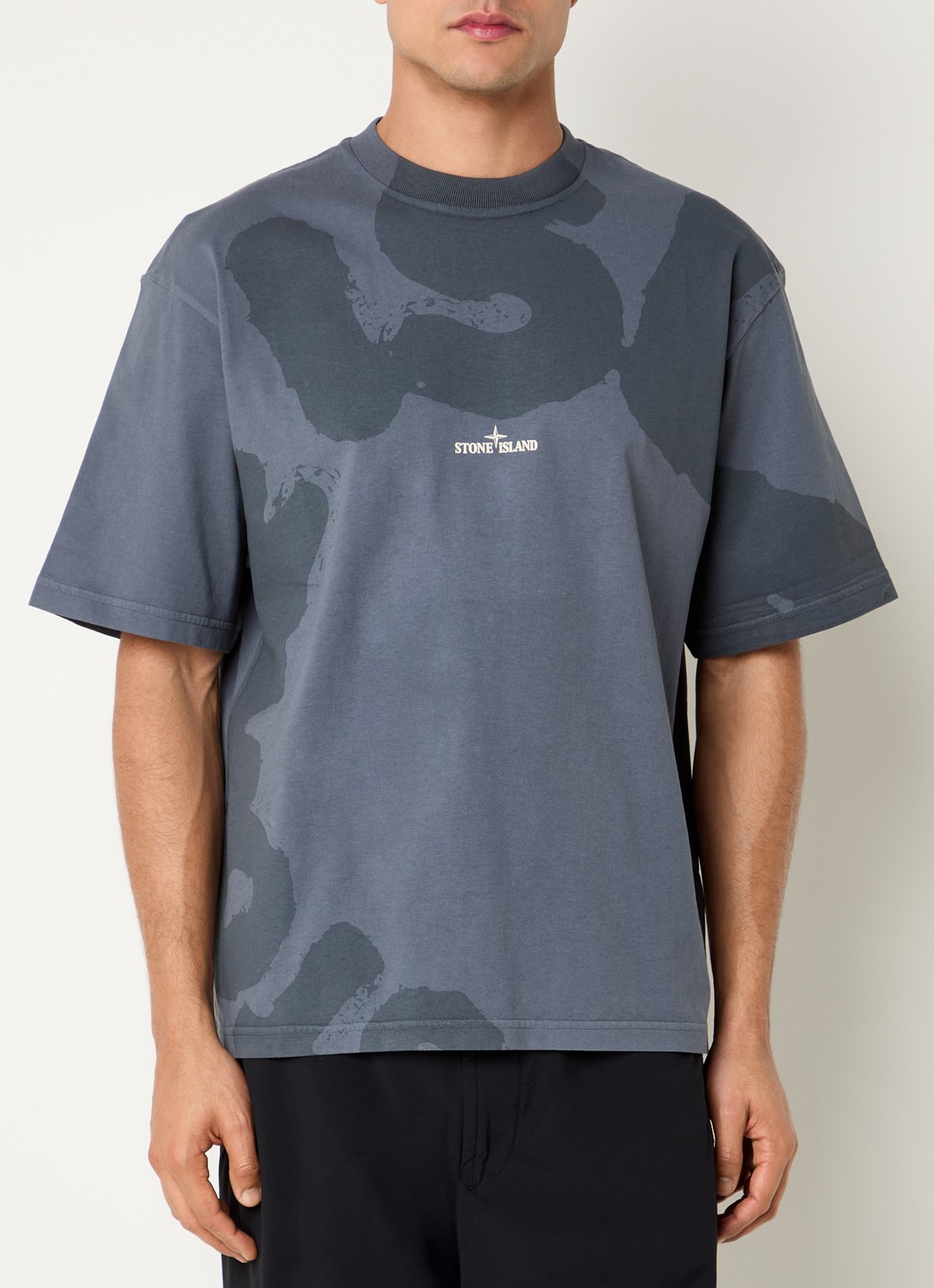 Stone Island S0365 T-shirt met logo- en backprint - achterkant 3 donkerblauw