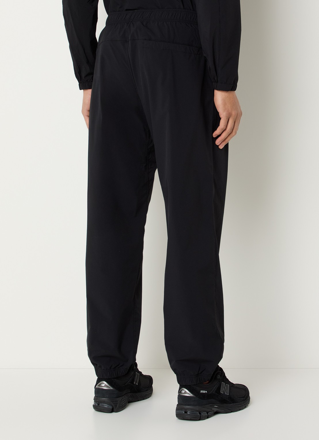 Stone Island S0375 straight fit cargobroek met steekzakken en logo - achterkant zwart