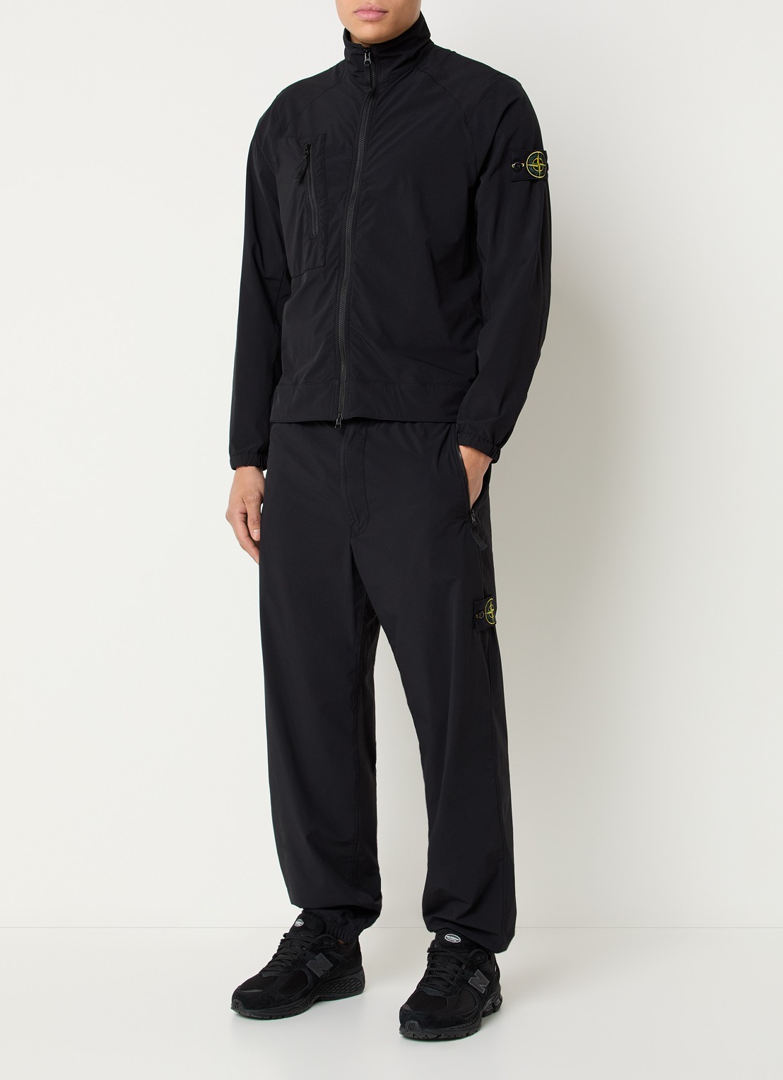Stone Island S0375 straight fit cargobroek met steekzakken en logo - voorkant 3 zwart