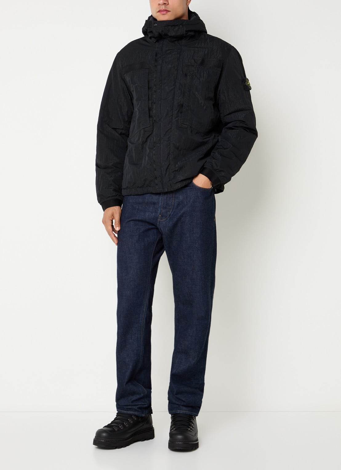 Stone Island S0405 jack met capuchon en logo - voorkant 2 zwart
