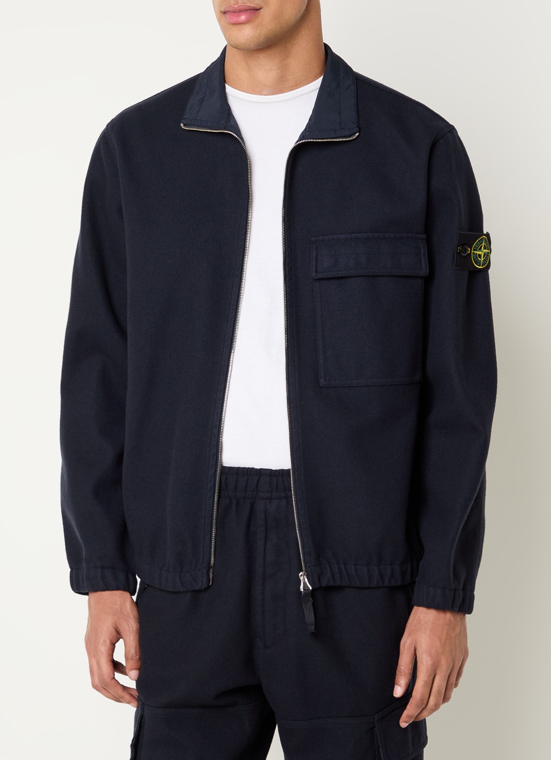 Stone Island S0451 overshirt in wolblend met borstzak - detail donkerblauw