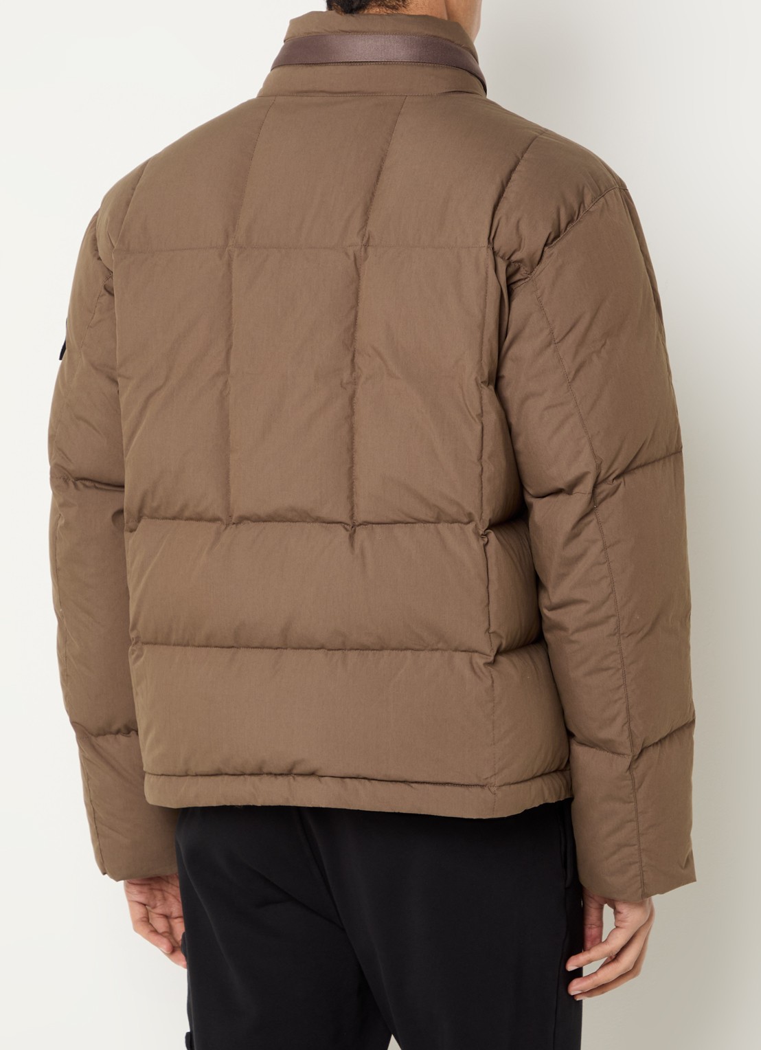 Stone Island S0462 jack met donsvulling en steekzakken - achterkant 6 lichtbruin