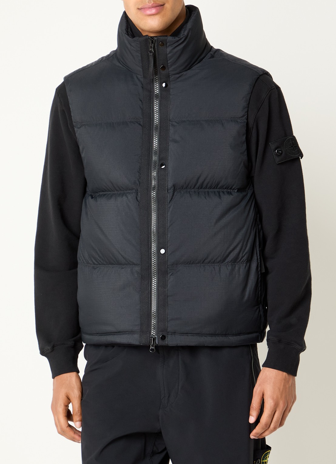 Stone Island S0483 gewatteerde bodywarmer met donsvulling - detail zwart