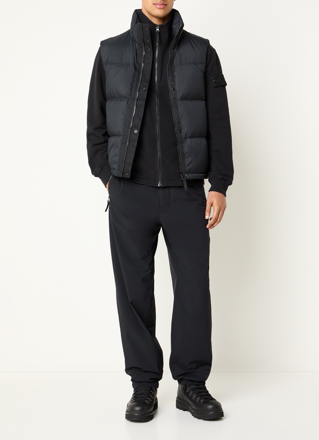 Stone Island S0483 gewatteerde bodywarmer met donsvulling - voorkant 6 zwart