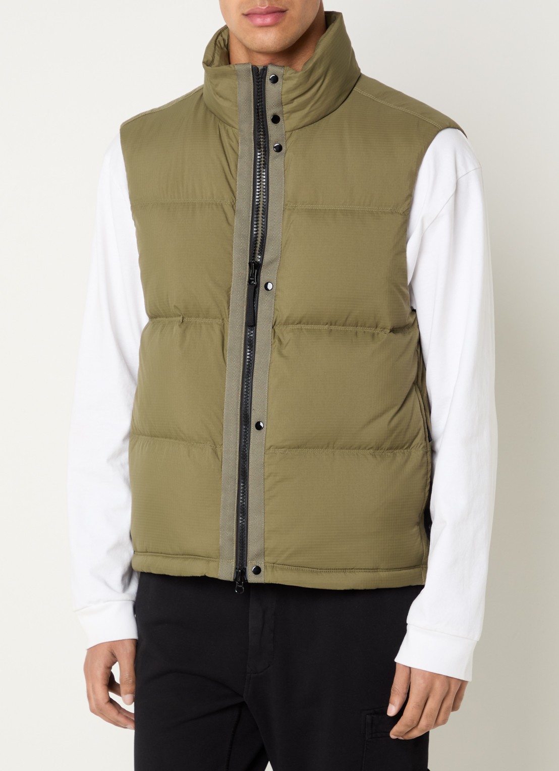 Stone Island S0483 gewatteerde bodywarmer met donsvulling - detail legergroen