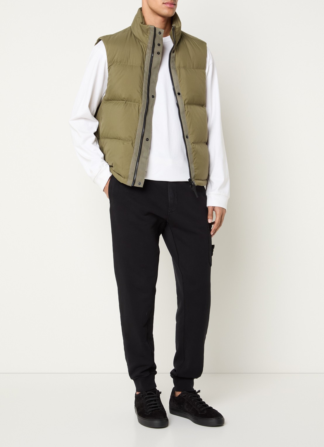 Stone Island S0483 gewatteerde bodywarmer met donsvulling - voorkant 6 legergroen
