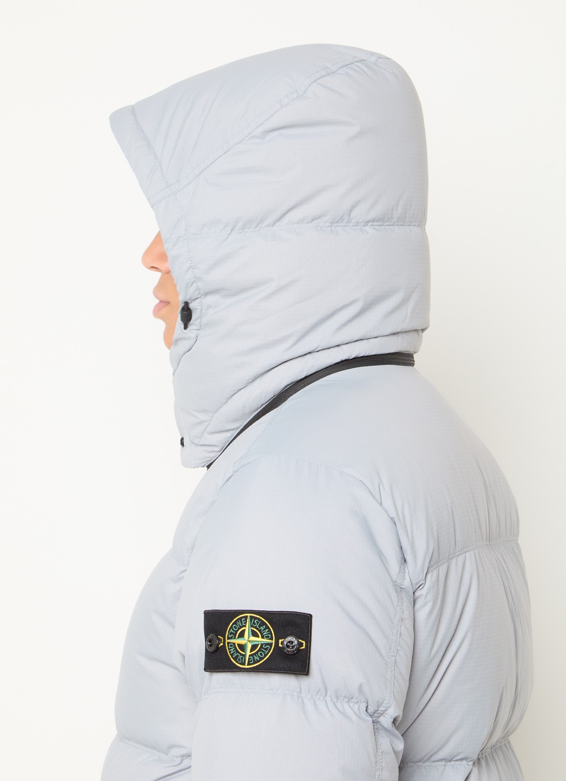 Stone Island S0483 puffer jack met donsvulling en afneembare capuchon - detail 4 lichtgrijs