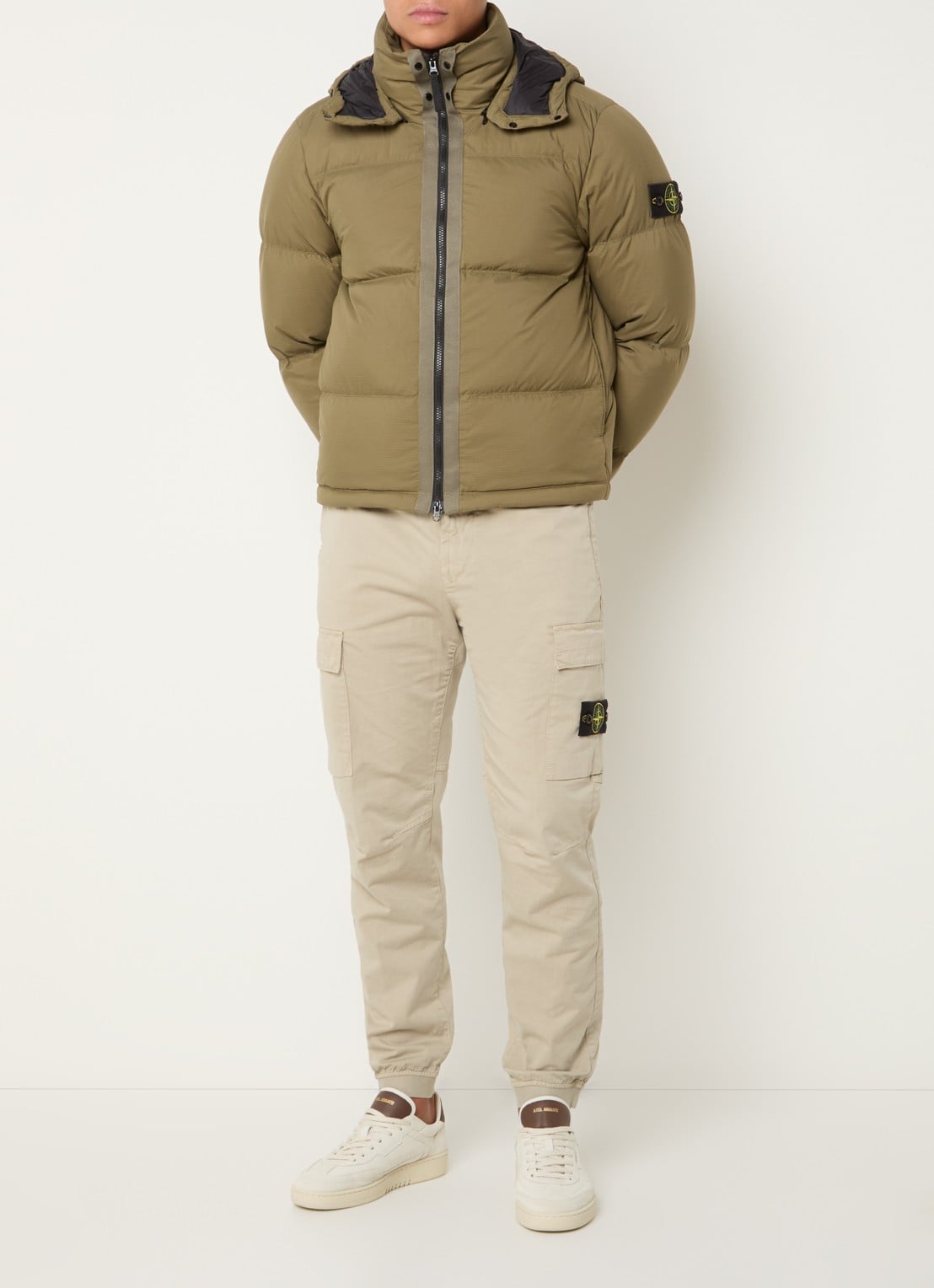 Stone Island S0483 puffer jack met donsvulling en afneembare capuchon - voorkant 2 mosgroen
