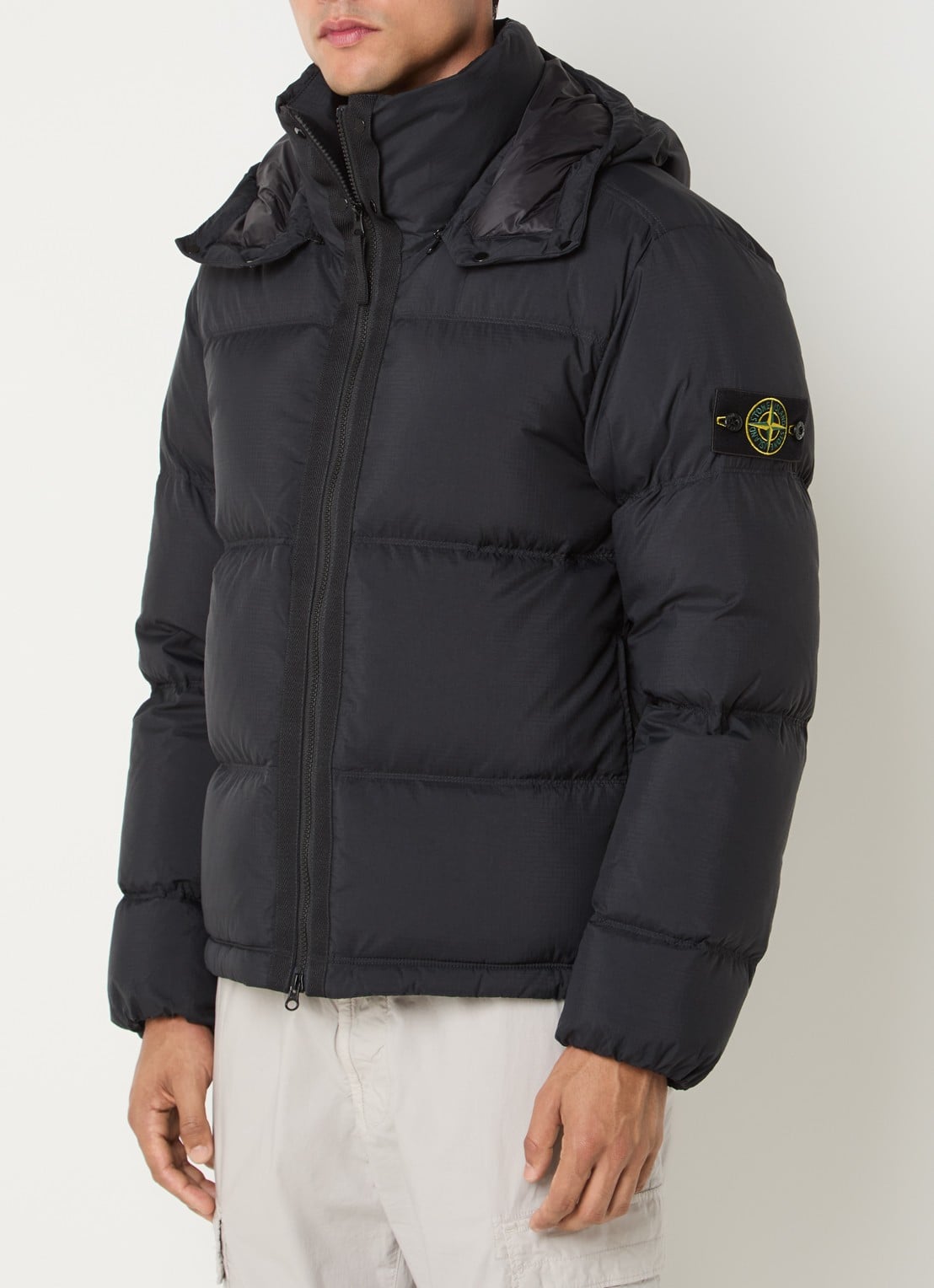 Stone Island S0483 puffer jacket met donsvulling en afneembare capuchon - detail 4 zwart