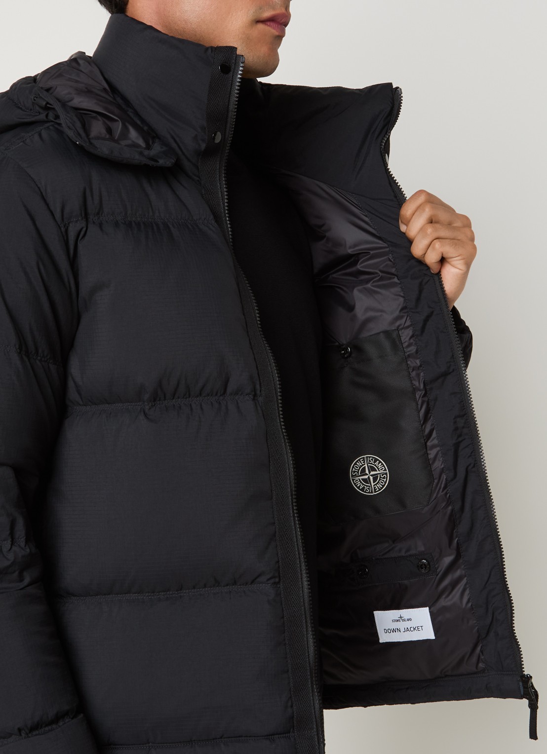 Stone Island S0483 puffer jacket met donsvulling en afneembare capuchon - detail 5 zwart