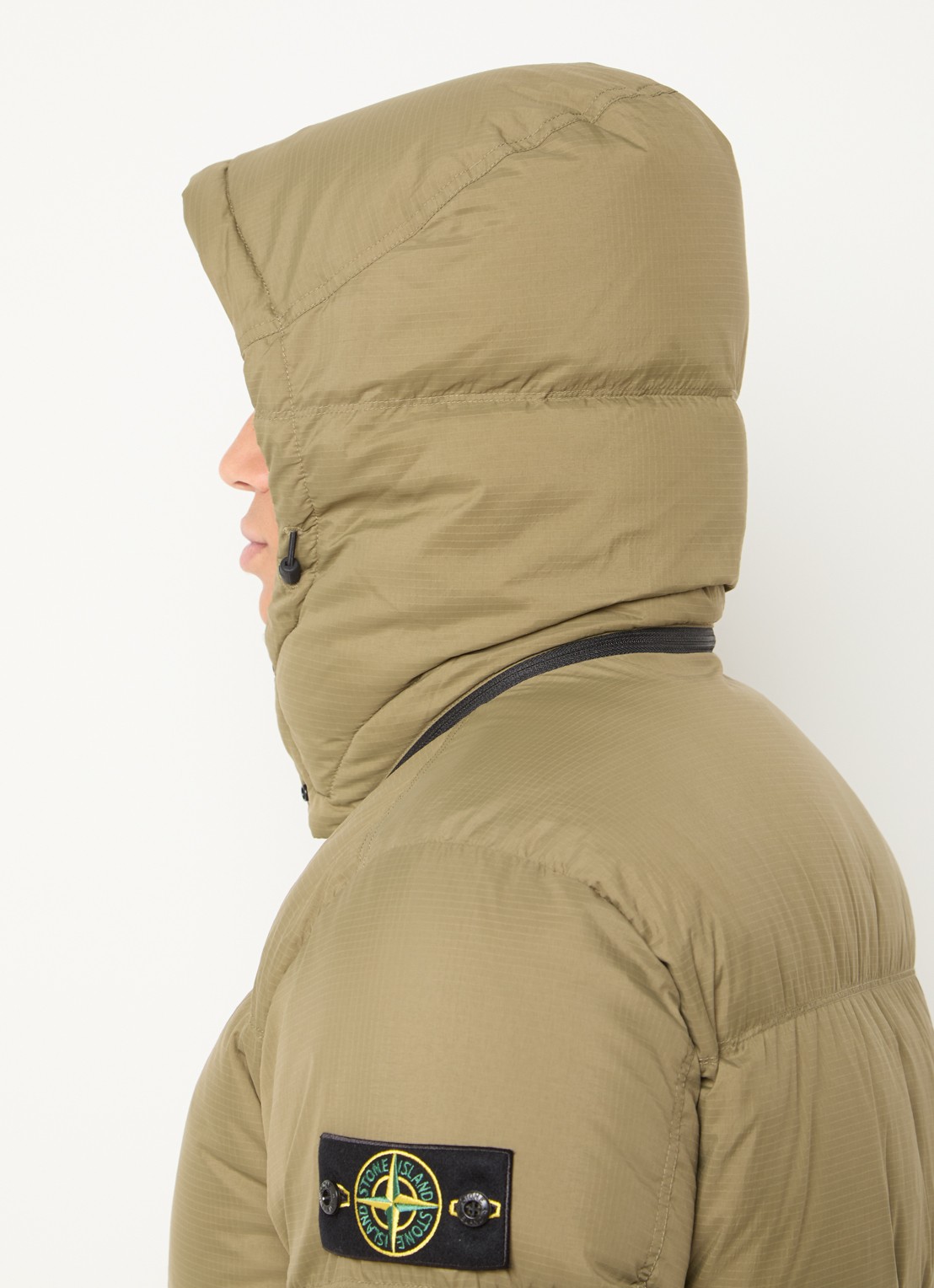 Stone Island S0483 puffer jacket met donsvulling en afneembare capuchon - detail 4 legergroen
