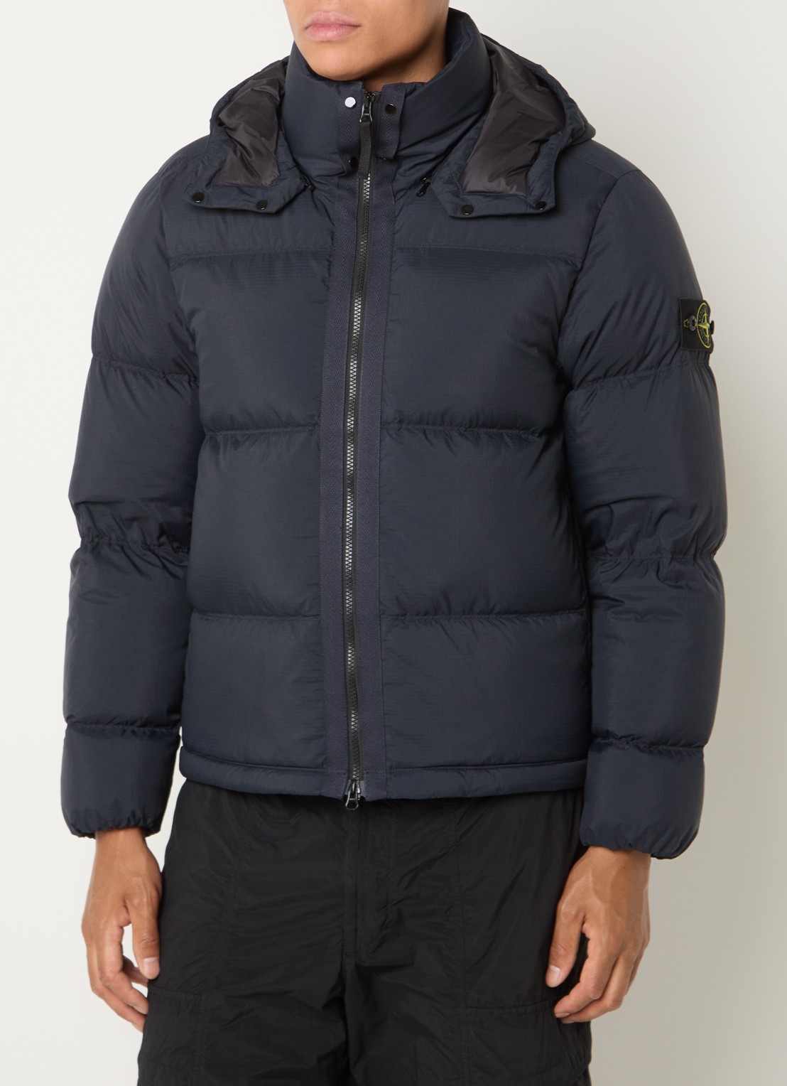 Stone Island S0483 puffer jacket met donsvulling en afneembare capuchon - detail 2 donkerblauw