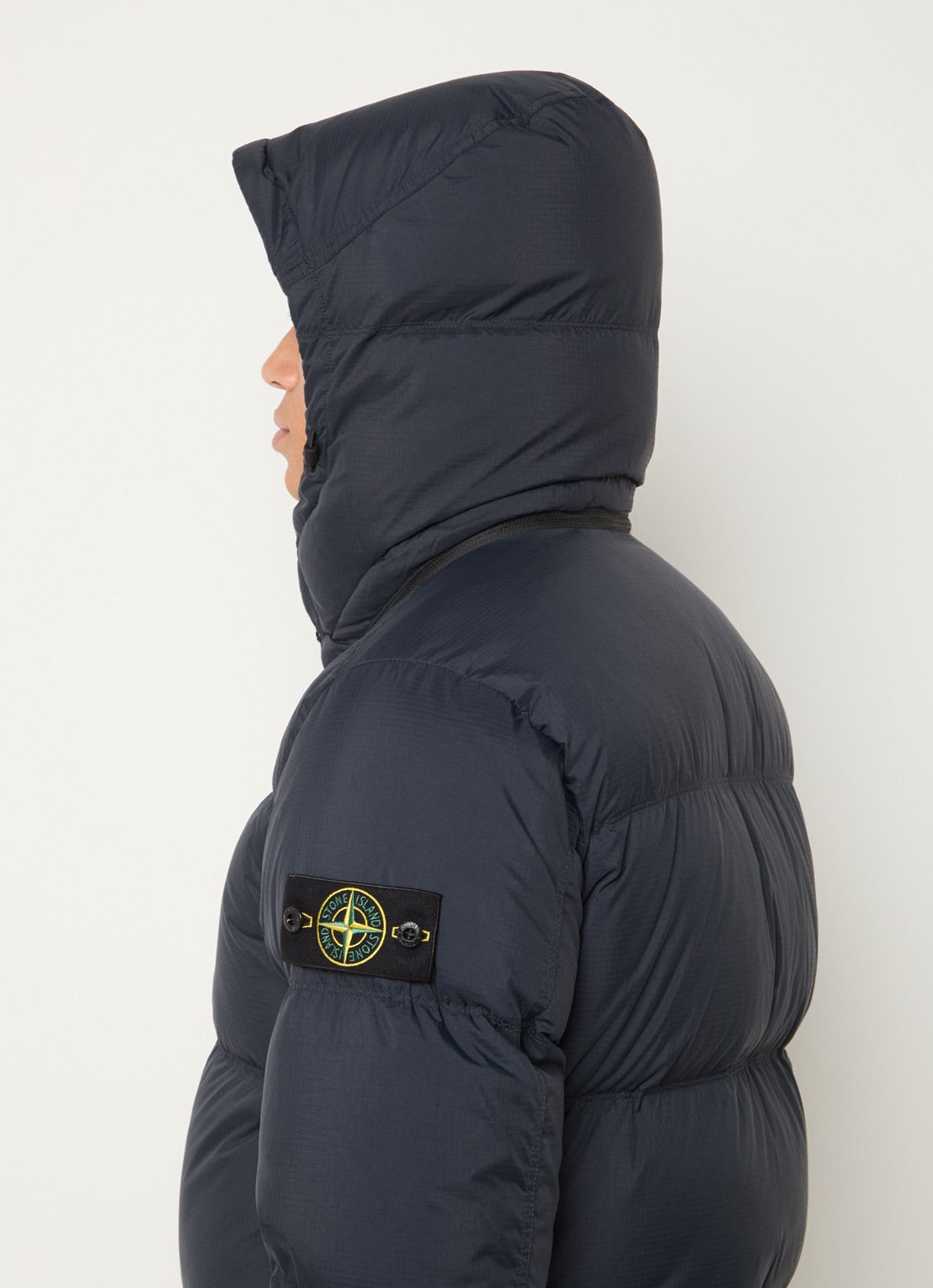 Stone Island S0483 puffer jacket met donsvulling en afneembare capuchon - detail 3 donkerblauw