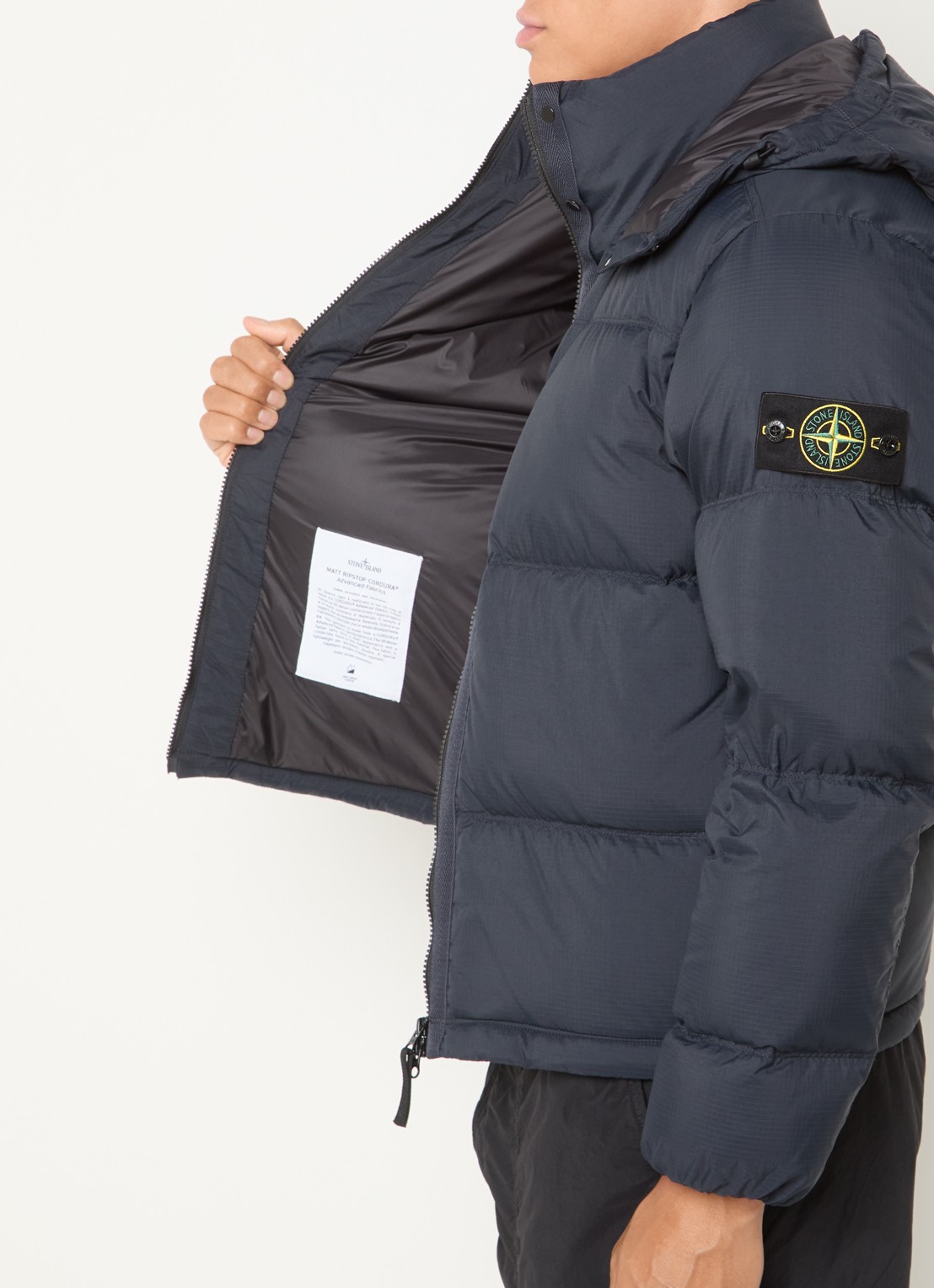 Stone Island S0483 puffer jacket met donsvulling en afneembare capuchon - detail 4 donkerblauw