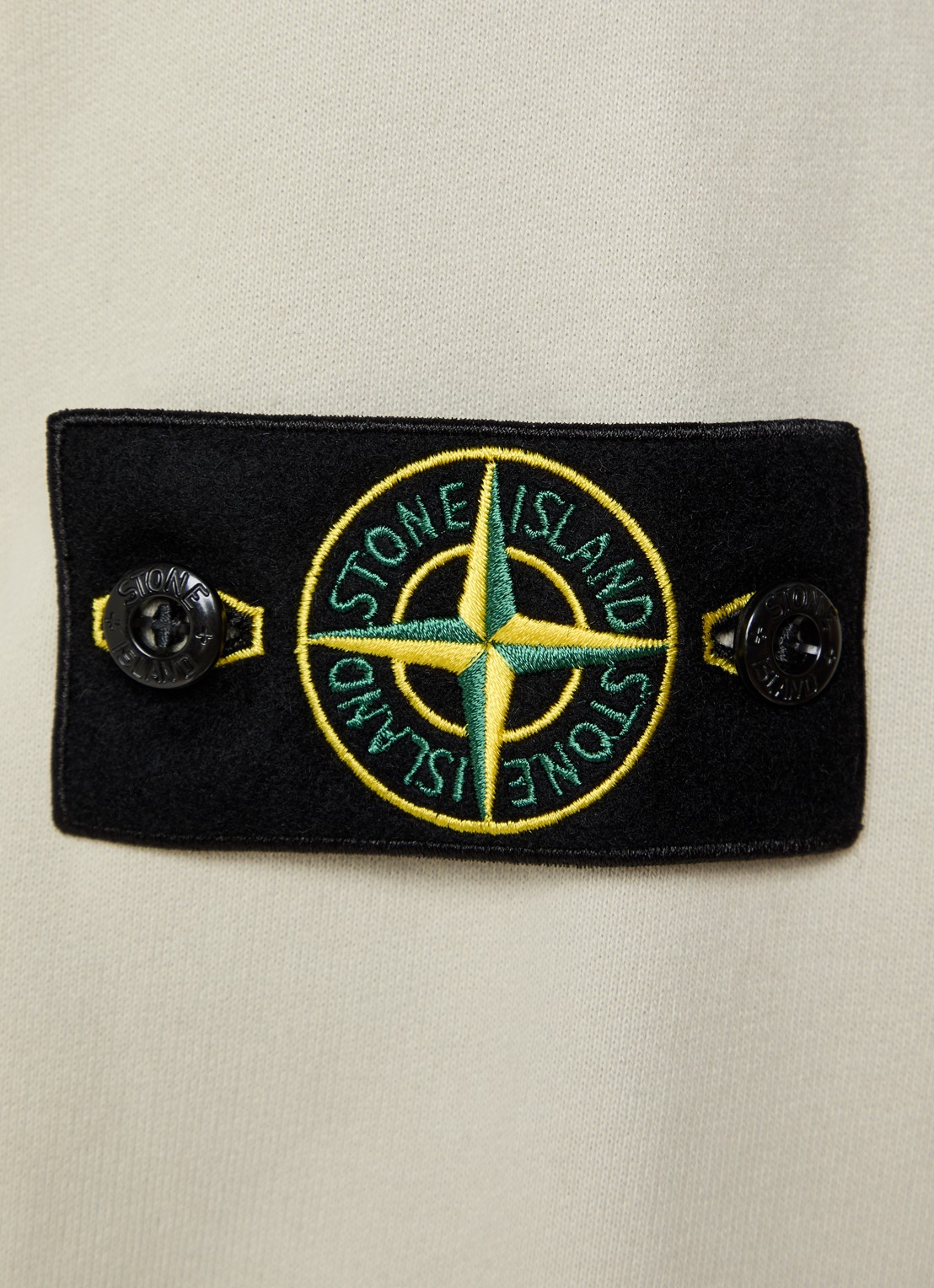 Stone Island S0A20 sweater met logo en borstzak - detail 4 zand