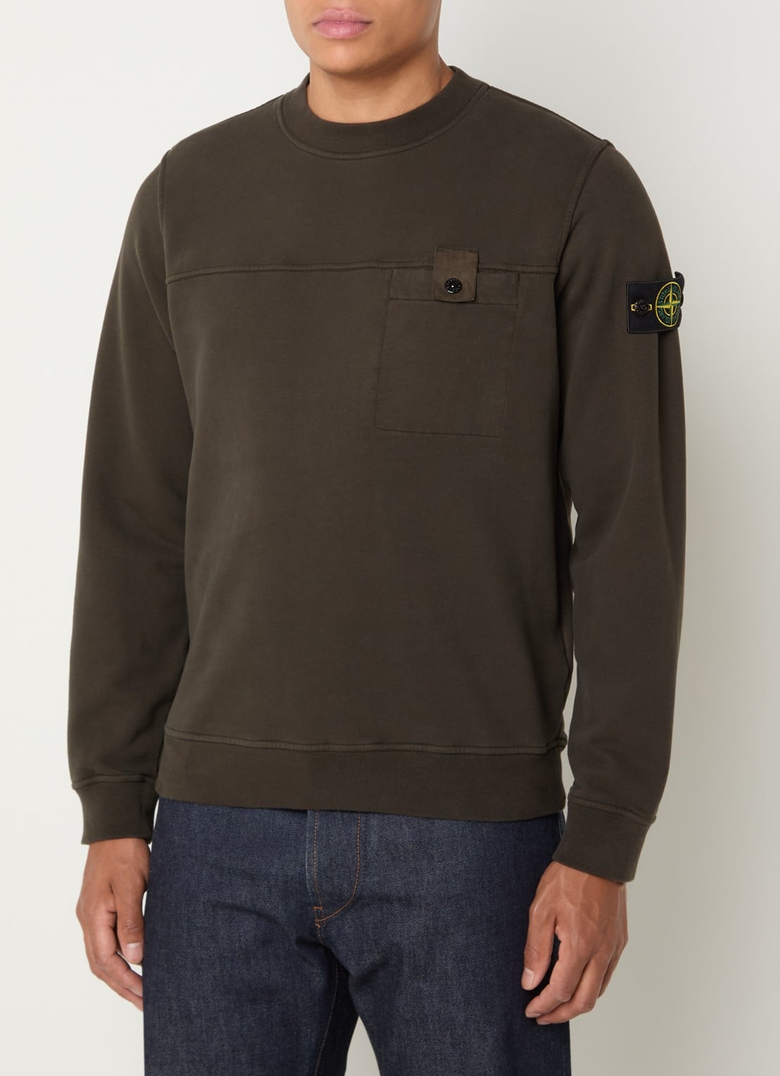 Stone Island S0A20 sweater met logo en borstzak - detail 2 bruin