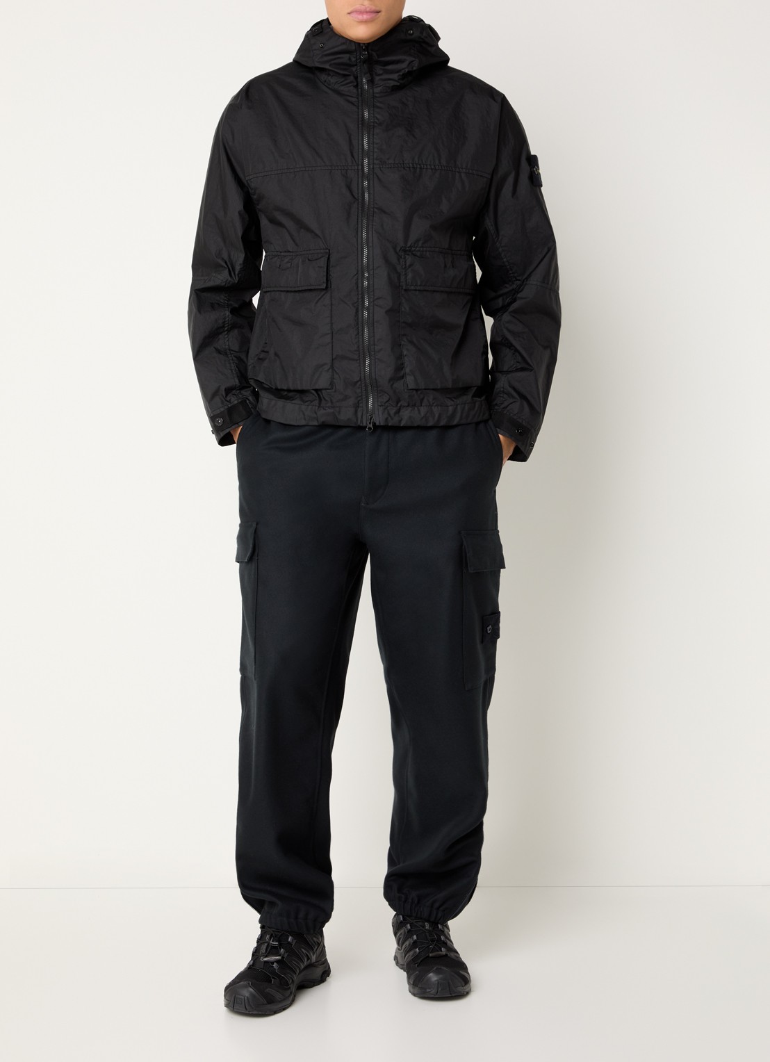 Stone Island S0A21 Jack met capuchon en klepzakken - voorkant 2 zwart