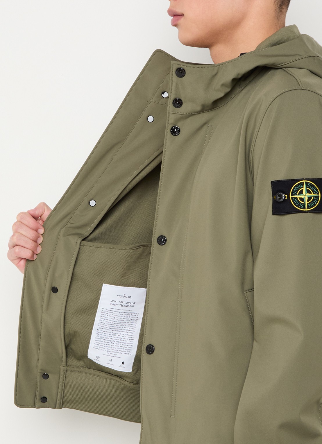 Stone Island S0A22 jack met capuchon en logo - detail 2 mosgroen