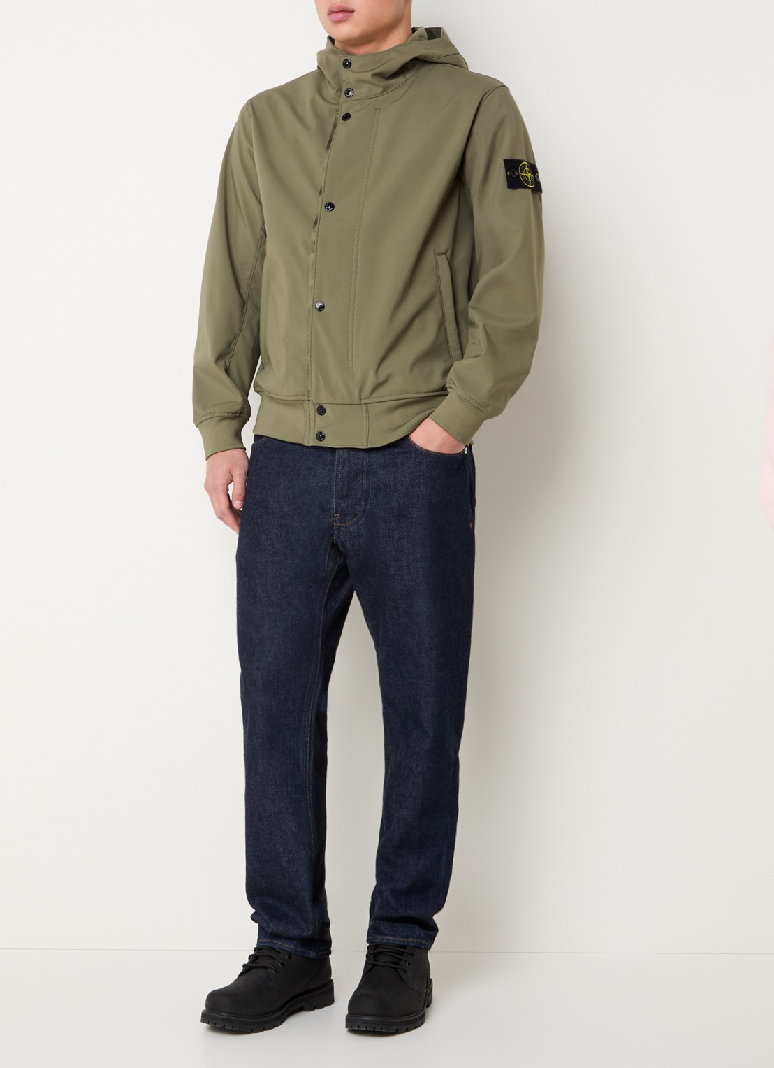 Stone Island S0A22 jack met capuchon en logo - voorkant 5 mosgroen