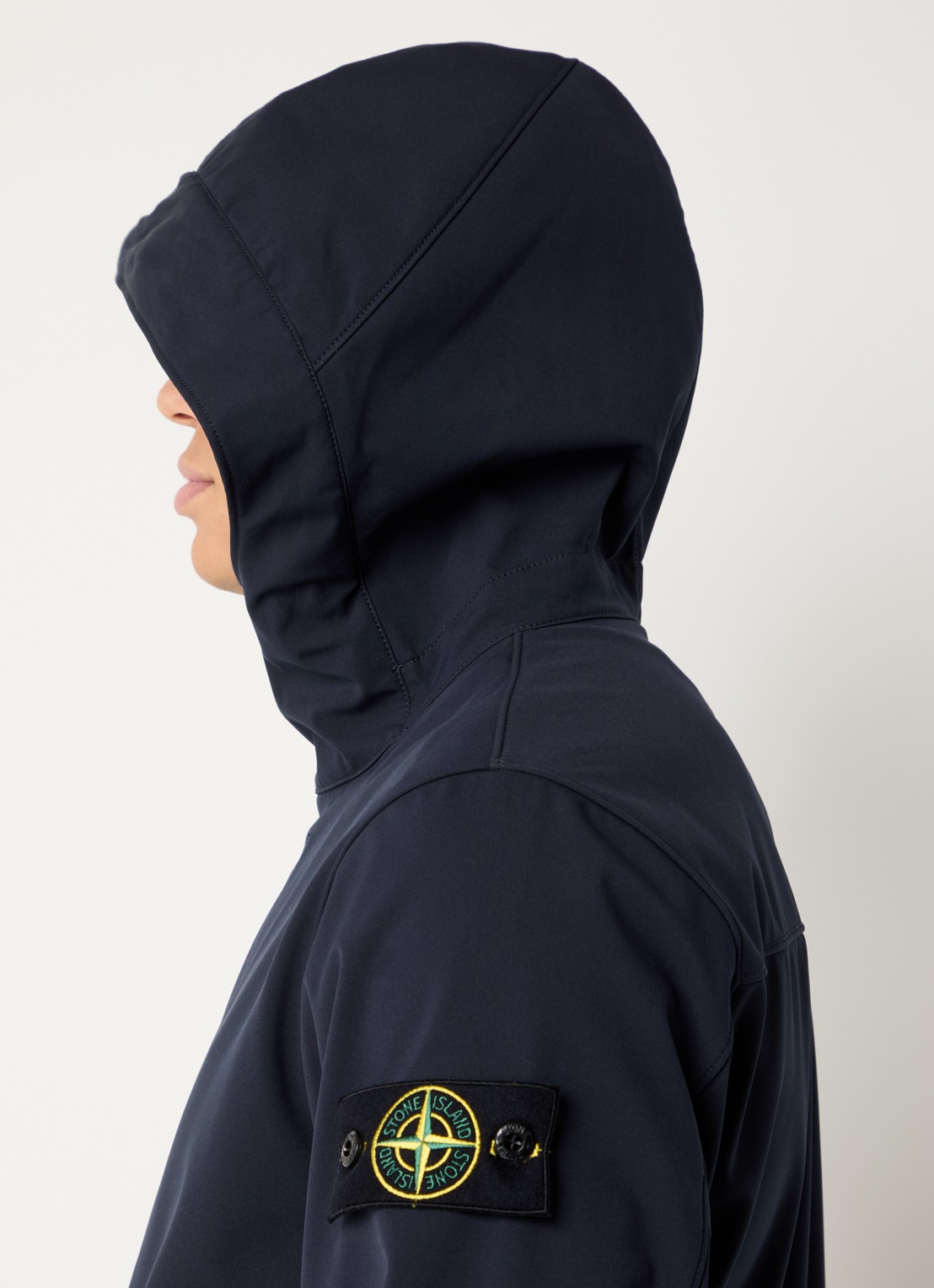 Stone Island S0A22 jack met capuchon en logo - detail 2 donkerblauw