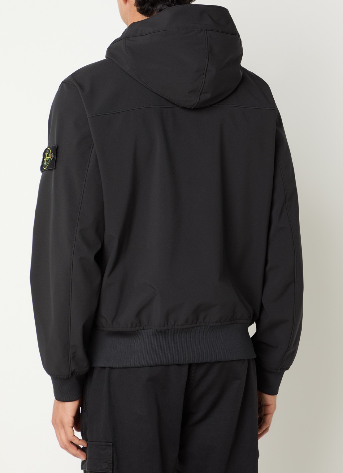Stone Island S0A22 softshell jack met capuchon en ritszakken - achterkant 4 zwart
