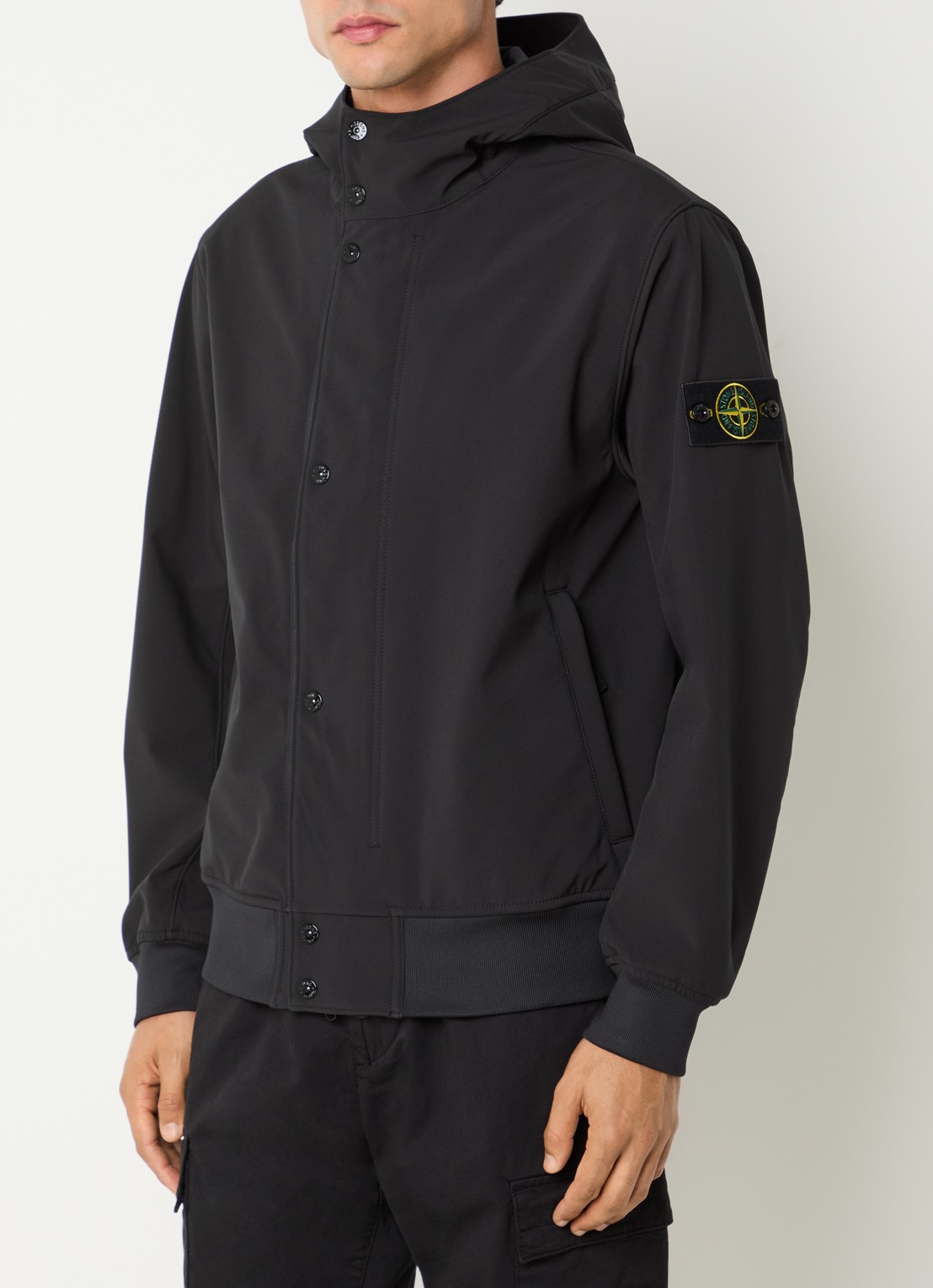 Stone Island S0A22 softshell jack met capuchon en ritszakken - detail zwart