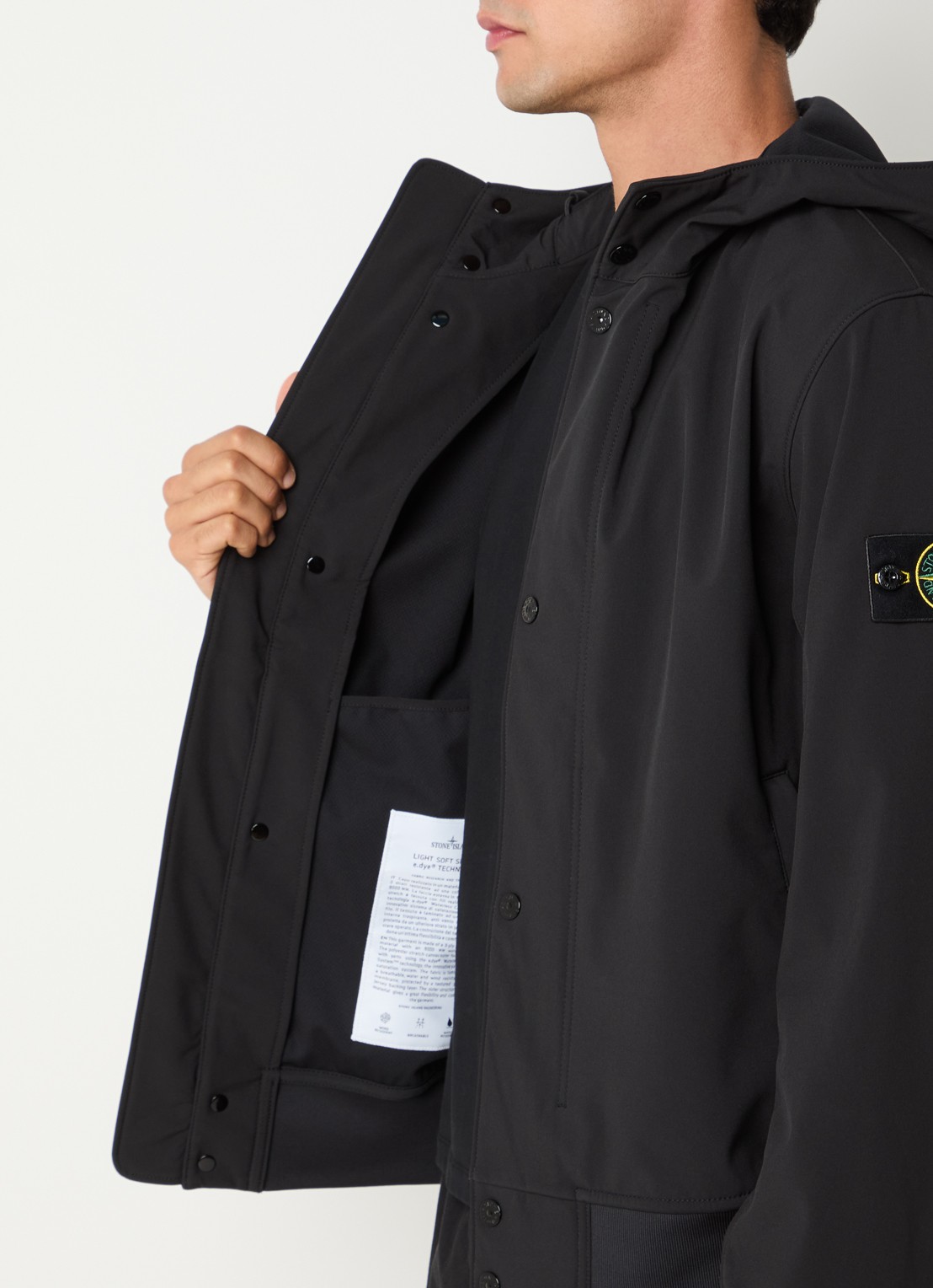 Stone Island S0A22 softshell jack met capuchon en ritszakken - detail 3 zwart