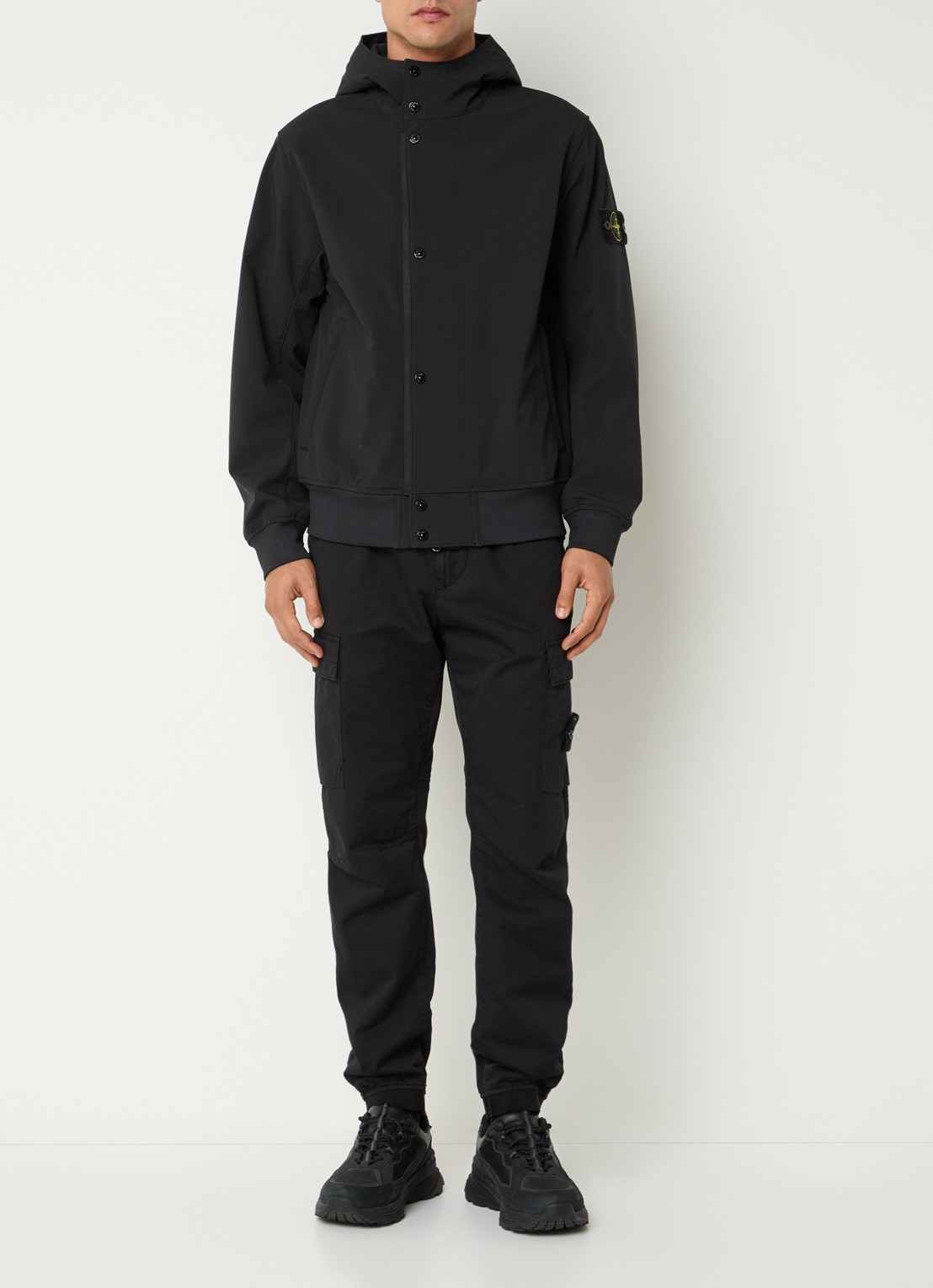 Stone Island S0A22 softshell jack met capuchon en ritszakken - voorkant 6 zwart