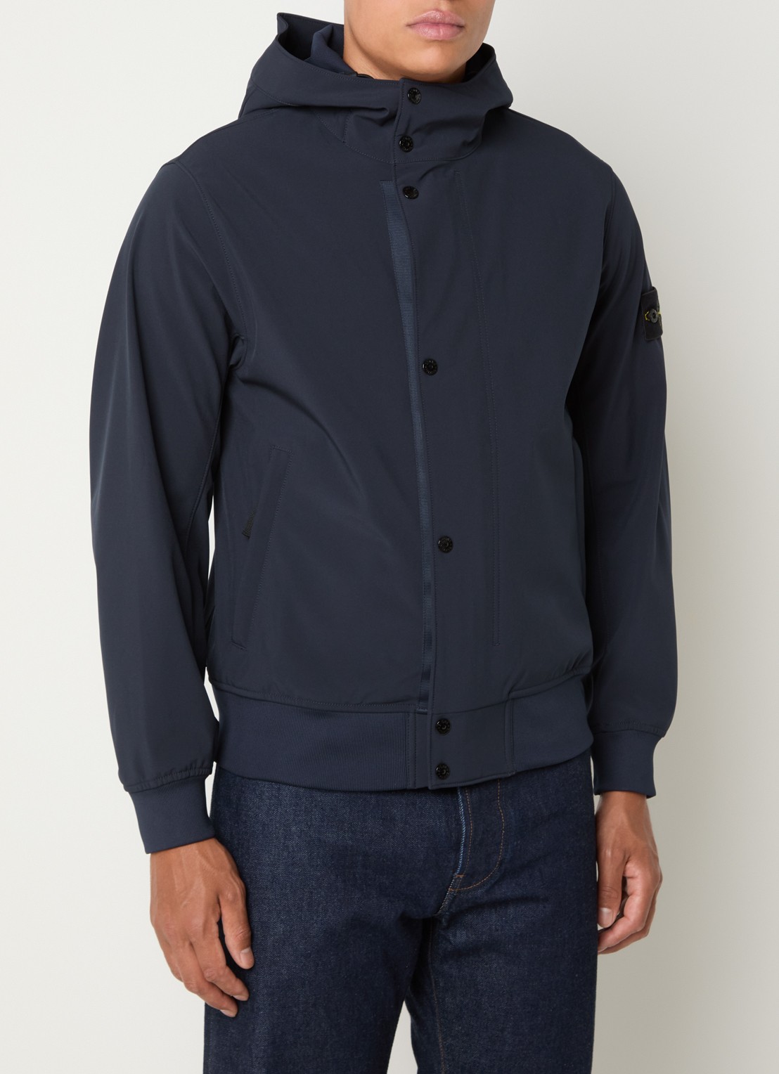 Stone Island S0A22 softshell jack met capuchon en ritszakken - detail 2 donkerblauw