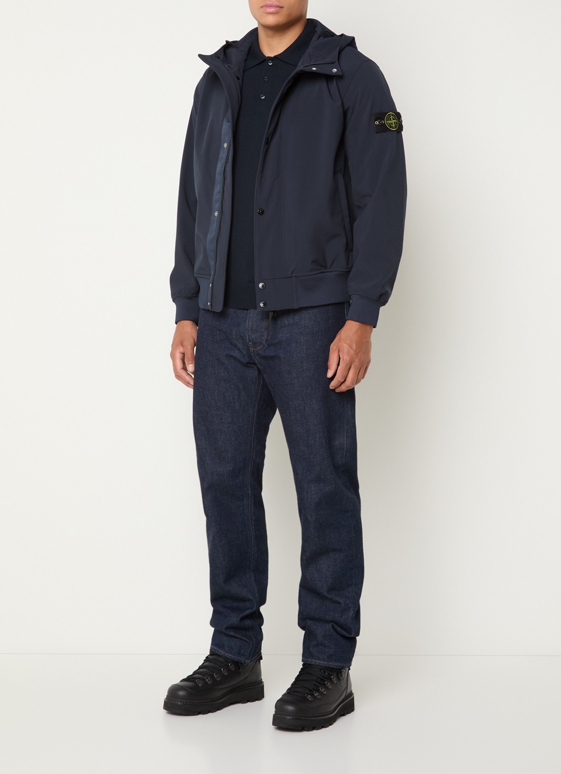 Stone Island S0A22 softshell jack met capuchon en ritszakken - voorkant 6 donkerblauw