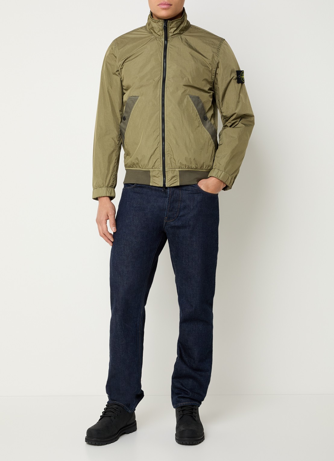 Stone Island S0A23 bomberjack met opstaande kraag - voorkant 3 mosgroen