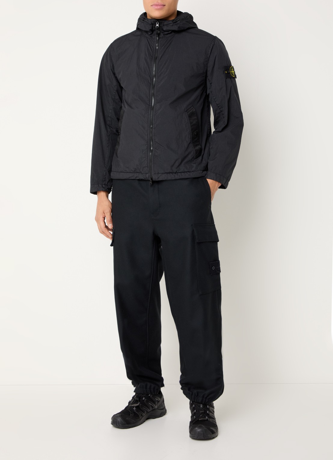 Stone Island S0A23 Jack met capuchon en logo - voorkant 5 zwart