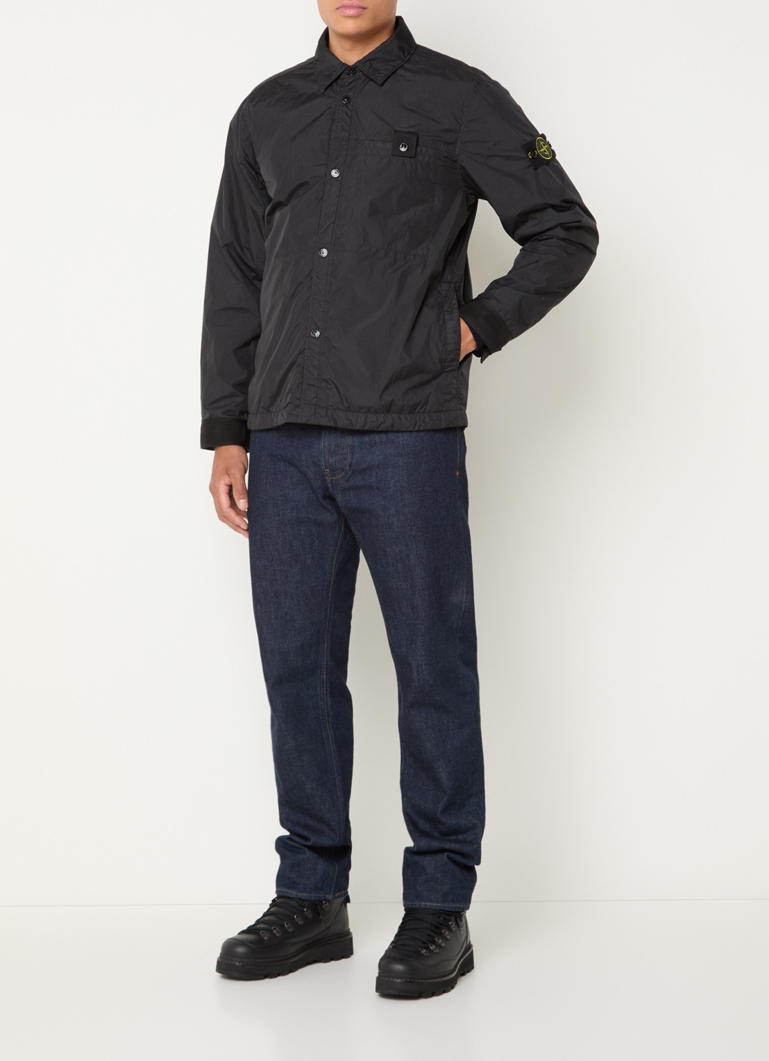 Stone Island S0A23 jack met logo en steekzakken - voorkant 5 zwart