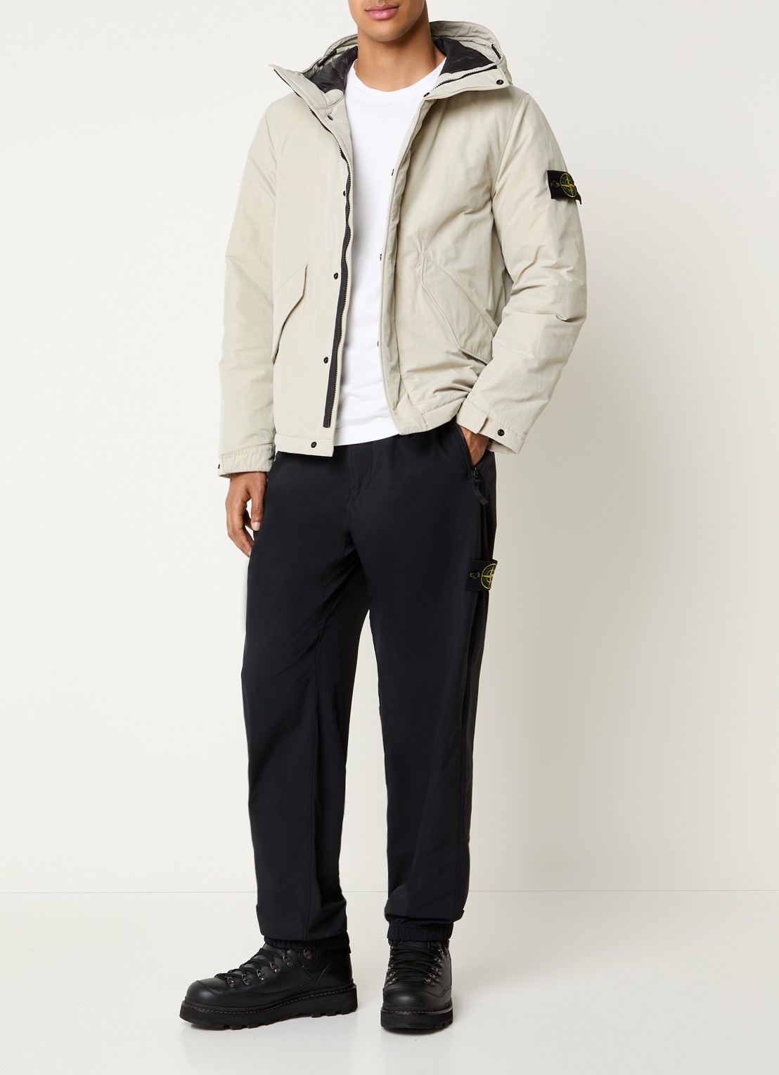 Stone Island S0A26 gewatteerde parka met capuchon en steekzakken - voorkant 6 zand