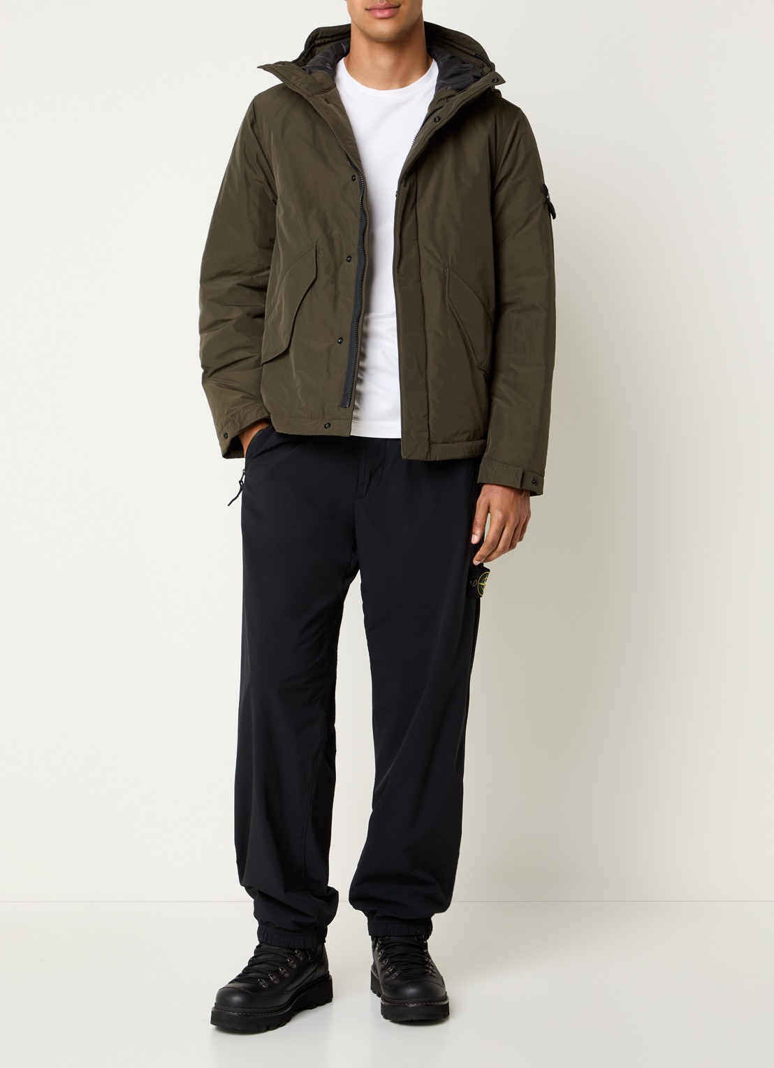 Stone Island S0A26 gewatteerde parka met capuchon en steekzakken - voorkant 3 bronsgroen
