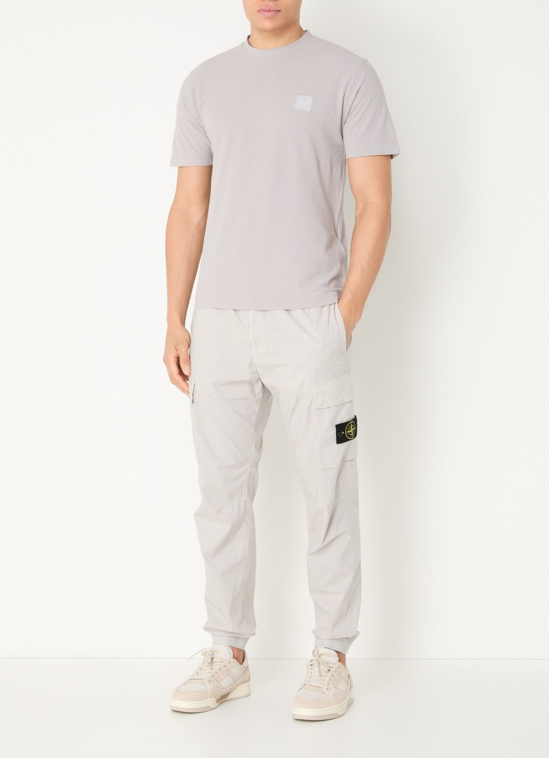 Stone Island S0F11 T-shirt met logoborduring - voorkant 2 grijs