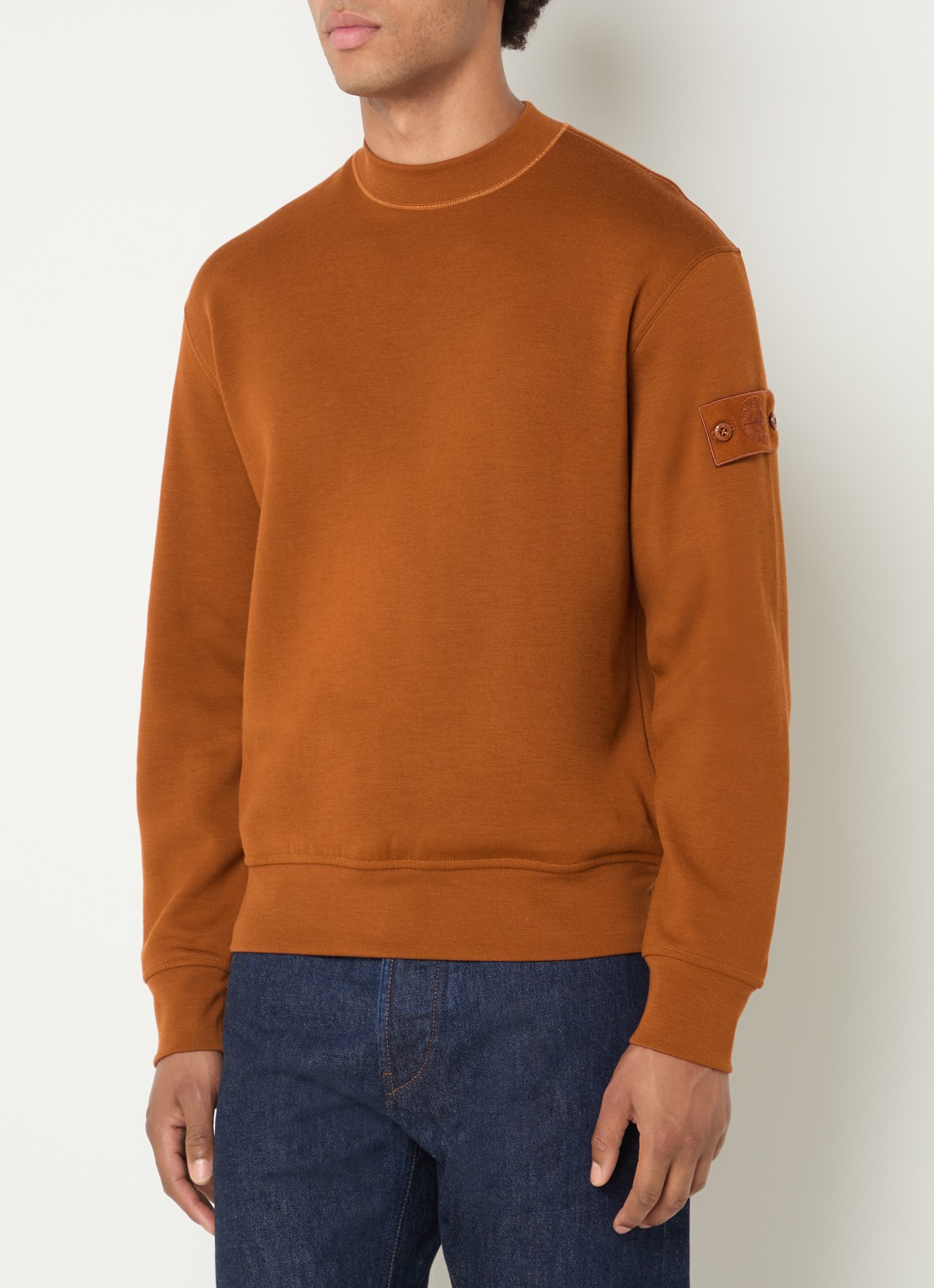 Stone Island S0F15 sweater met logo - detail roodbruin