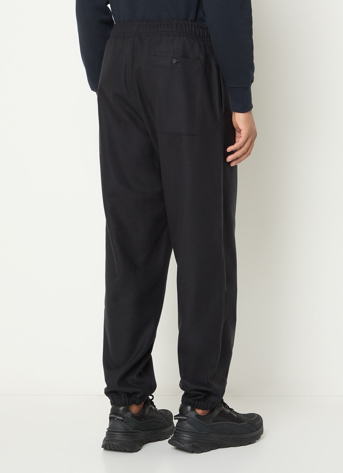 Stone Island S0F24 tapered fit cargobroek in scheerwolblend met klepzakken - achterkant donkerblauw