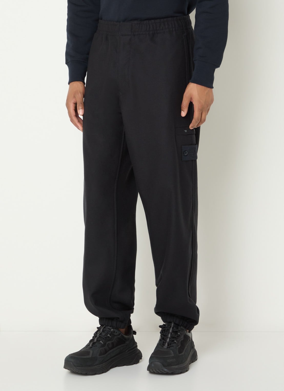 Stone Island S0F24 tapered fit cargobroek in scheerwolblend met klepzakken - detail 2 donkerblauw