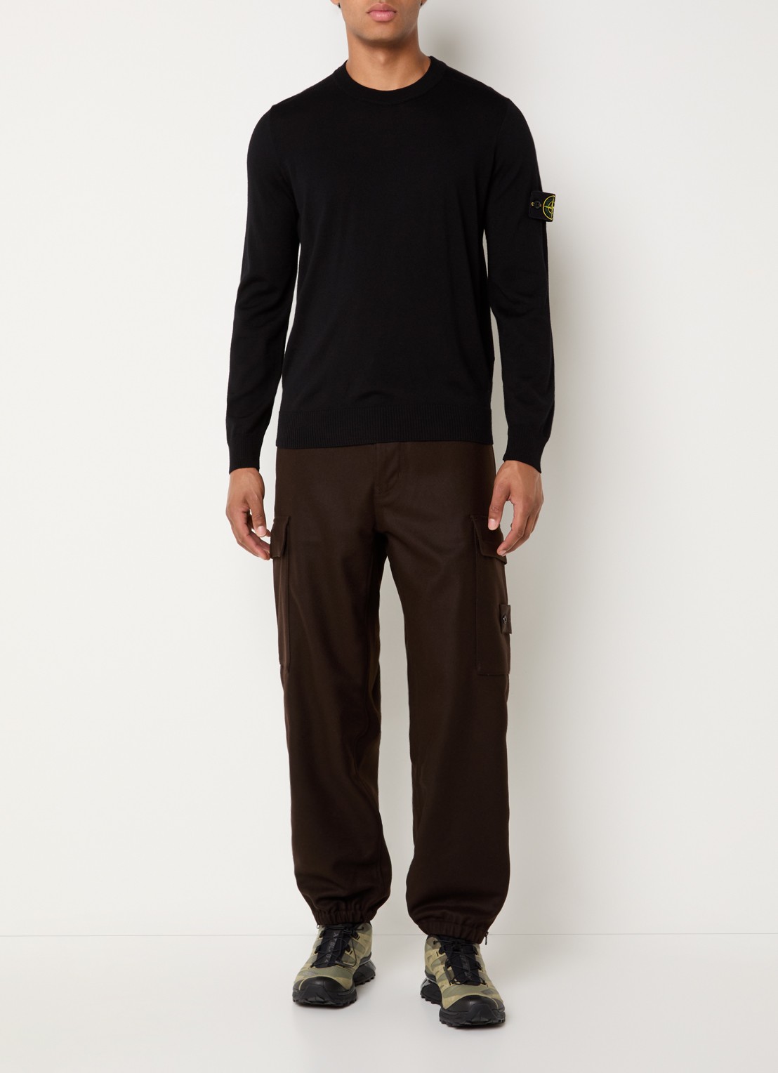 Stone Island S0F24 tapered fit cargobroek in wolblend met logo - voorkant 6 donkerbruin
